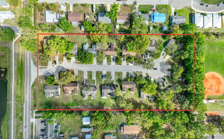 Pictures of Multifamily property located at 904 33rd Ave E, Bradenton, FL 34208 for sales - image #1