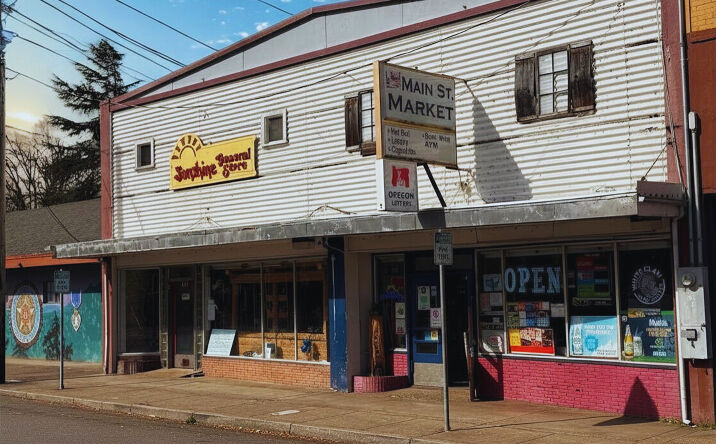 Pictures of Retail property located at 822 W Main St, Cottage Grove, OR 97424 for sales - image #1