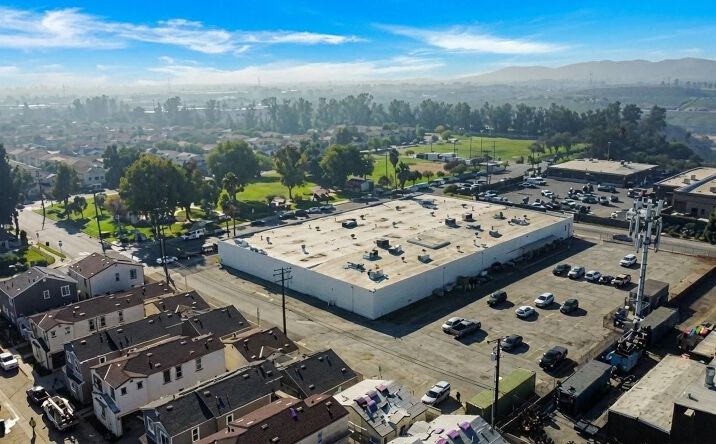 Pictures of Industrial property located at 925 W 1st St, Azusa, CA 91702 for sales - image #1