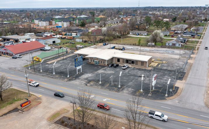 Pictures of Retail property located at 1802 S 8th St, Rogers, AR 72756 for sales - image #1