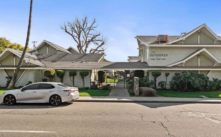 Pictures of Multifamily property located at 3830-3850 E Ashlan Ave, Fresno, CA 93726 for sales - image #1