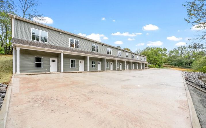 Pictures of Multifamily property located at 329 Cedar Ct, Clarksville, TN 37042 for sales - image #1