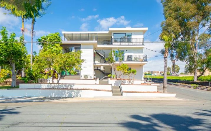 Pictures of Multifamily property located at 2699 E 20th, Signal Hill, CA 90755 for sales - image #1