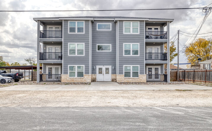 Pictures of Multifamily property located at 1200 W Houston St, Carrizo Springs, TX 78834 for sales - image #1