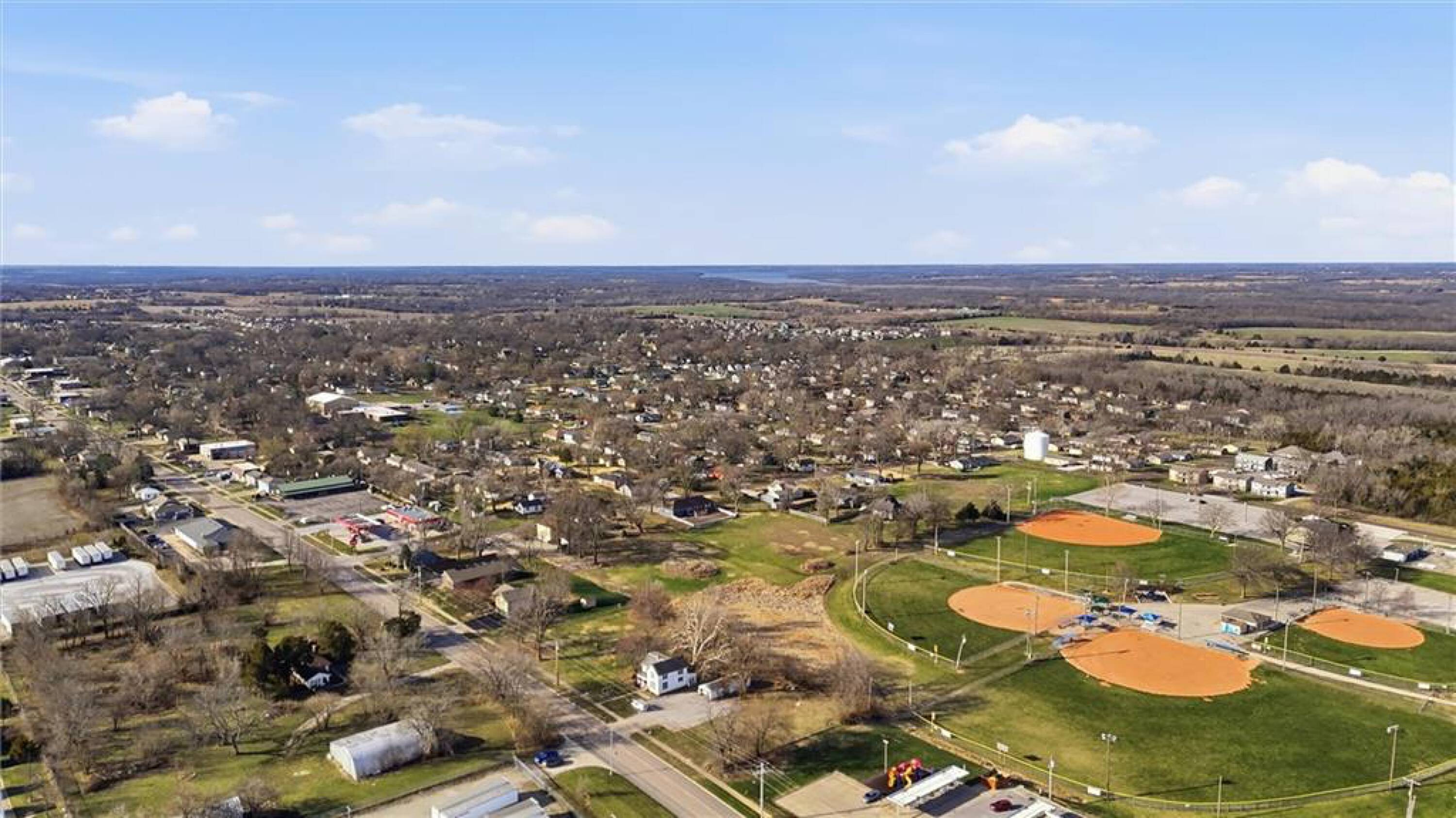 807 N Webster St, Spring Hill, KS 66083