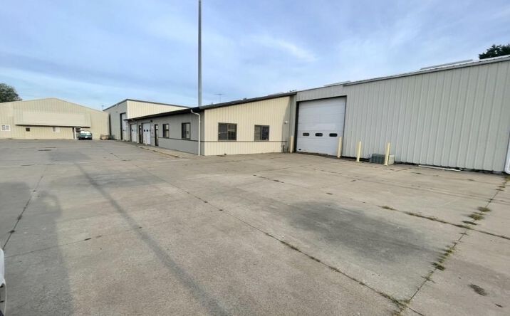 Pictures of Office, Retail, Industrial, Business for Sale property located at 717 S 6Th Street, Oskaloosa, IA 52577 for sales - image #1