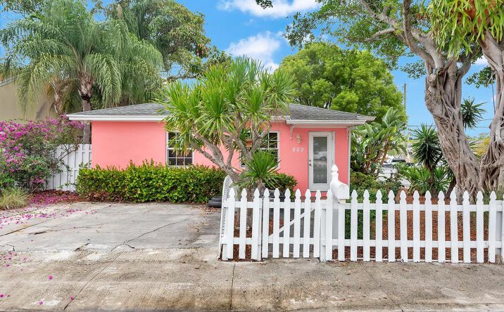Pictures of Multifamily property located at 802 N J St, Lake Worth Beach, FL 33460 for sales - image #1