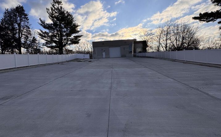 Pictures of Industrial property located at 3839 Delaware Ave, Des Moines, IA 50313 for sales - image #1