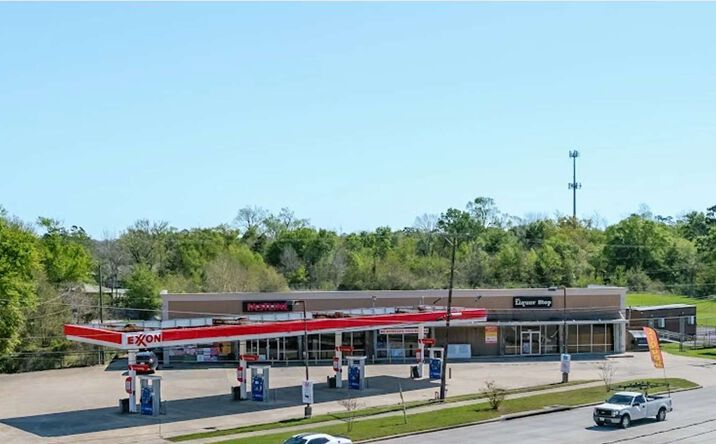Pictures of Retail property located at 1918 Strickland Dr, Orange, TX 77630 for sales - image #1