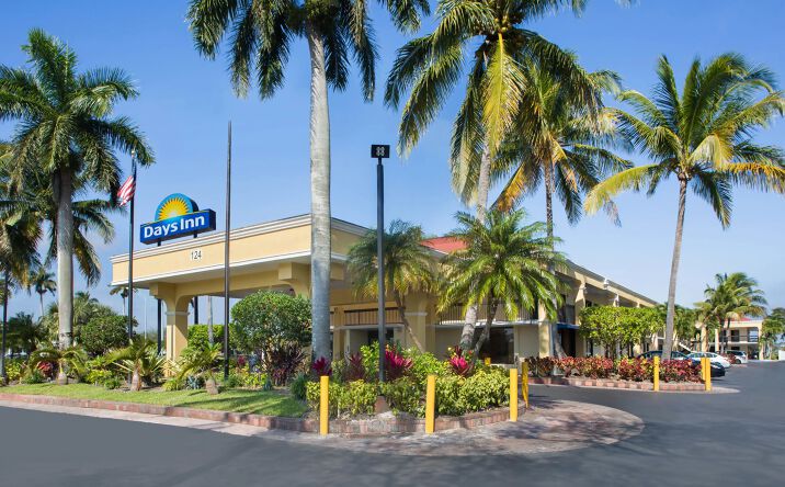 Pictures of Hospitality property located at 124 E Palm Dr, Florida City, FL 33034 for sales - image #1