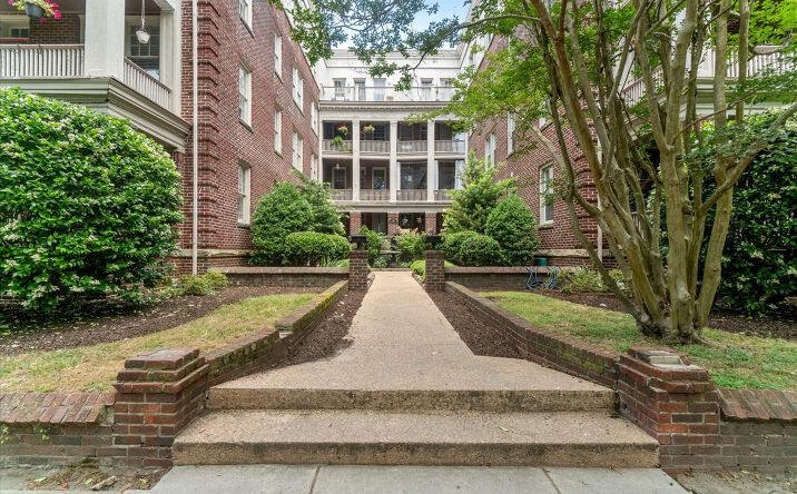 Pictures of Multifamily property located at 230 E 40th St, Norfolk, VA 23504 for sales - image #1