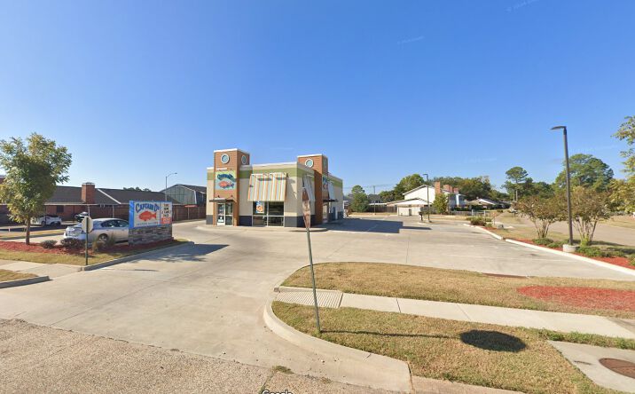 Pictures of Retail property located at 7798 Youree Dr, Shreveport, LA 71105 for sales - image #1