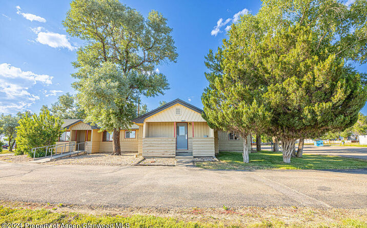 Pictures of Retail property located at 994 Yampa Ave, Craig, CO 81625 for sales - image #1