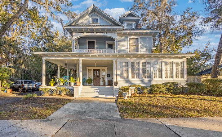 Pictures of Mixed Use, Multifamily property located at 824 E University Ave, Gainesville, FL 32601 for sales - image #1