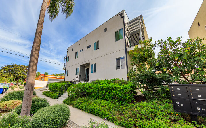 Pictures of Multifamily property located at 5014 Pickford St, Los Angeles, CA 90019 for sales - image #1