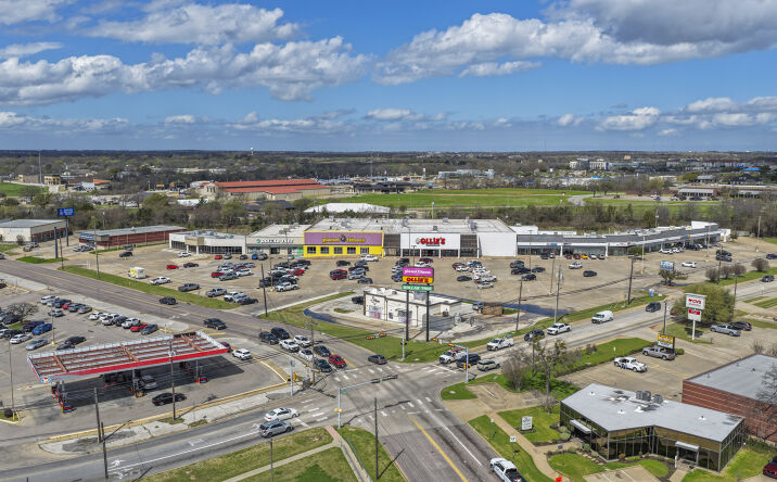 Pictures of Retail property located at 2000 N Loy Lake Rd, Sherman, TX 75090, 721 E Taylor St, Sherman, TX 75090, 719 E Taylor St, Sherman, TX 75090 for sales - image #1