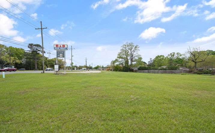 Pictures of Land property located at 1419 Florida Ave SW, Denham Springs, LA 70726 for sales - image #1