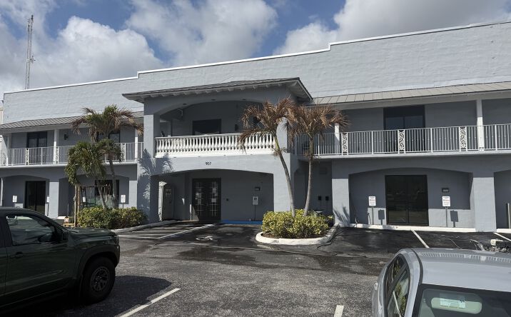 Pictures of Office property located at 907 E Strawbridge Ave, Melbourne, FL 32901 for sales - image #1