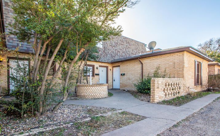 Pictures of Multifamily property located at 2105 49th St, Lubbock, TX 79412 for sales - image #1