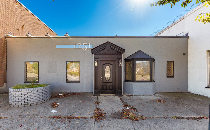 Pictures of Office property located at 1251 W Broad St, Columbus, OH 43222 for sales - image #1