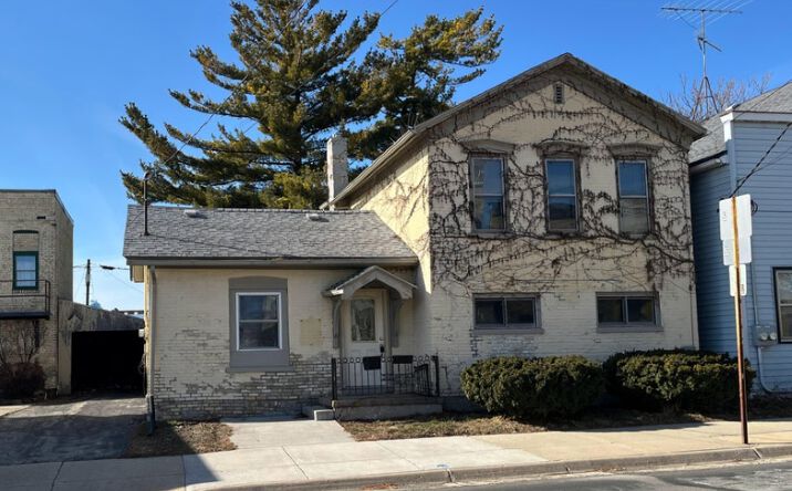 Pictures of Office property located at 212 N 4th St, Watertown, WI 53094 for sales - image #1