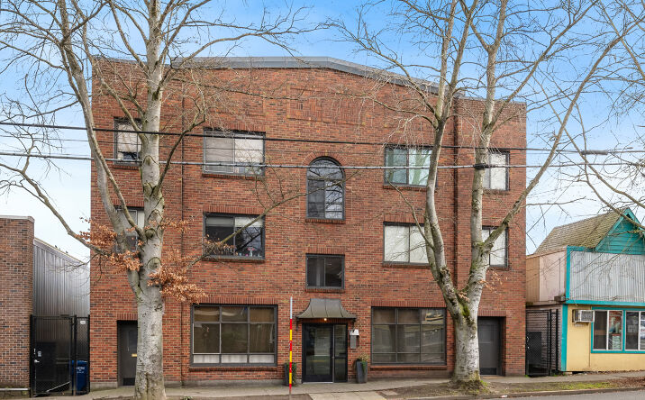 Pictures of Multifamily property located at 8008 Greenwood Ave N, Seattle, WA 98103 for sales - image #1