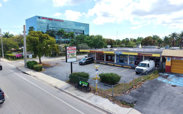 Pictures of Retail property located at 6140 Hollywood Blvd, Hollywood, FL 33024 for sales - image #1