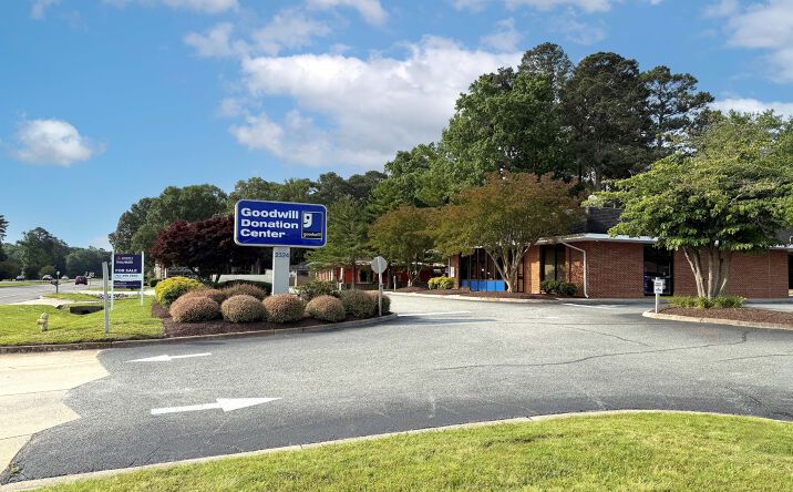 Pictures of Retail property located at 2324 S George Washington Mem Hwy, Gloucester Point, VA 23072 for sales - image #1