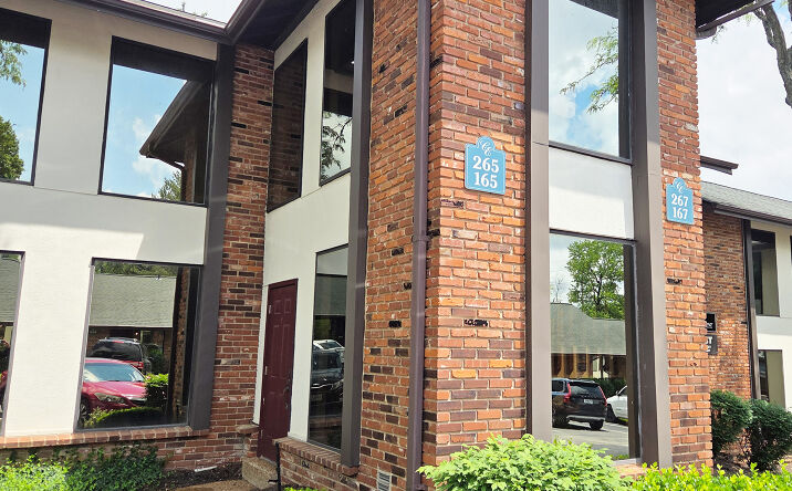 Pictures of Office property located at 165-167 Clarkson Executive Park, Ellisville, MO 63011 for sales - image #1
