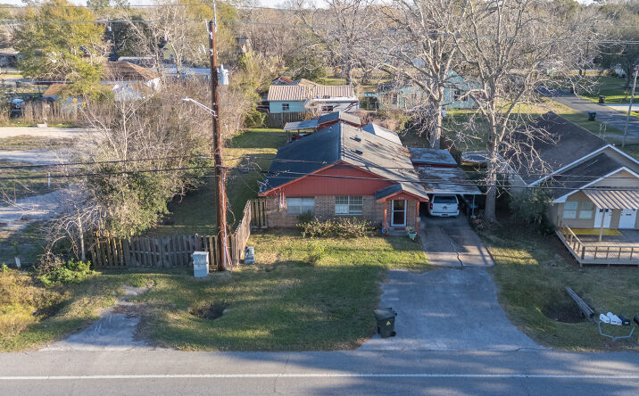Pictures of Mixed Use, Office, Retail property located at 215 Grand Ave, Bacliff, TX 77518 for sales - image #1