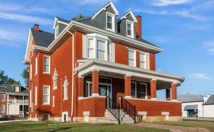 Pictures of Retail property located at 566 1st Capitol, St. Charles, MO 63301 for sales - image #1
