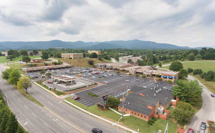 Pictures of Retail property located at 1935 Electric Road, Salem, VA 24153 for comps - image #1