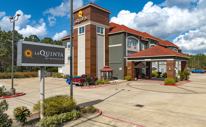 Pictures of Hospitality property located at 104 N Lhs Dr, Lumberton, TX 77657 for sales - image #1