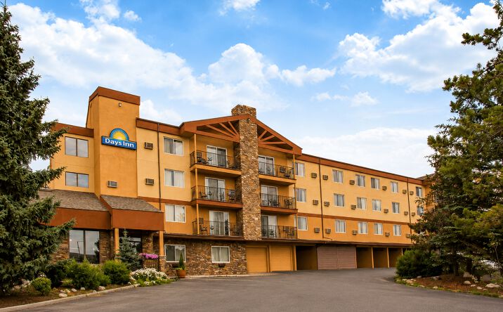 Pictures of Hospitality property located at 580 Silverthorne Ln, Silverthorne, CO 80498 for sales - image #1