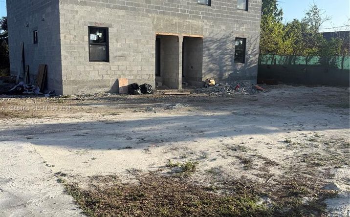 Pictures of Multifamily property located at 528 NW 13th St, Florida City, FL 33034 for sales - image #1