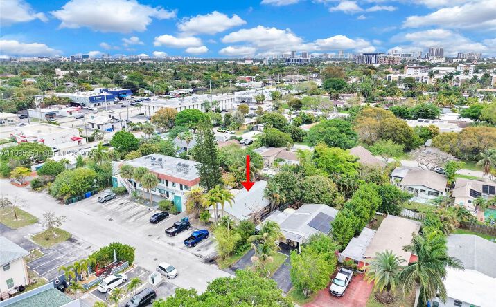 Pictures of Multifamily property located at 3042 NE 13th Ave, Oakland Park, FL 33334 for sales - image #1