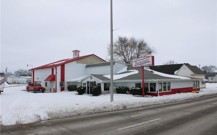 Pictures of Retail property located at 712 Lake Land Blvd, Mattoon, IL 61938 for sales - image #1