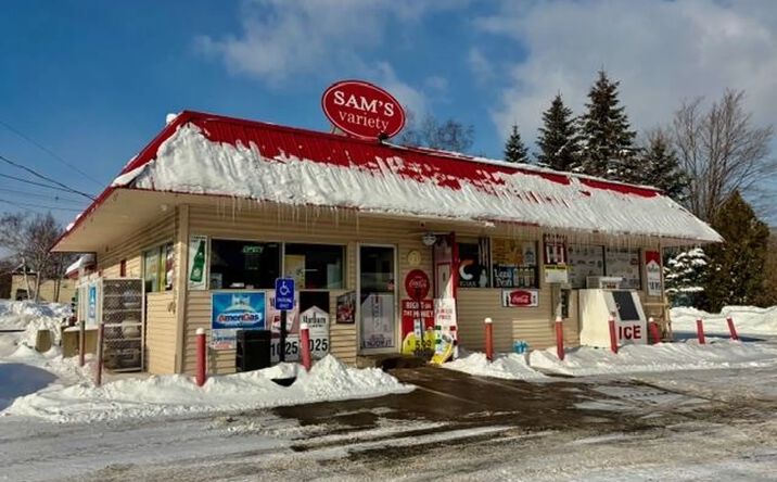 Pictures of Hospitality, Retail property located at 385 Main St, Gorham, NH 03581 for sales - image #1