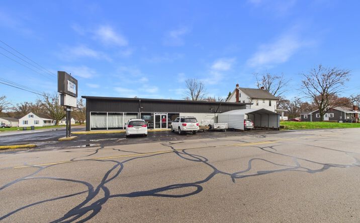 Pictures of Retail, Office, Mixed Use property located at 2500 E 10th St, Anderson, IN 46012 for sales - image #1