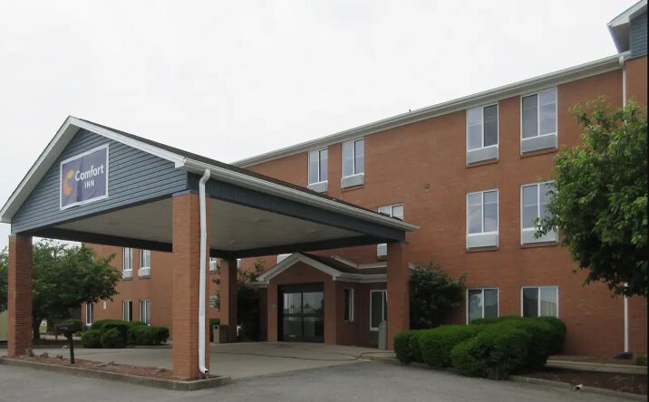 Pictures of Hospitality property located at 324 Lincoln Dr, Springfield, KY 40069 for sales - image #1