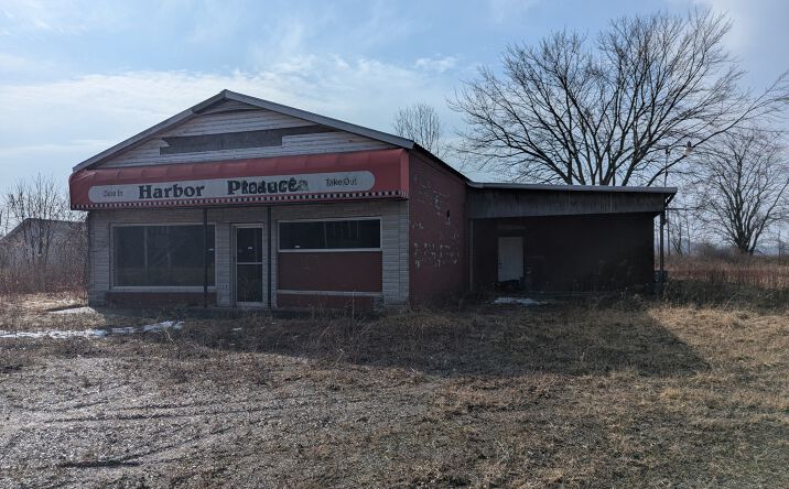 Pictures of Mixed Use, Office, Retail property located at 2416 E Huron Rd, Au Gres, MI 48703 for sales - image #1