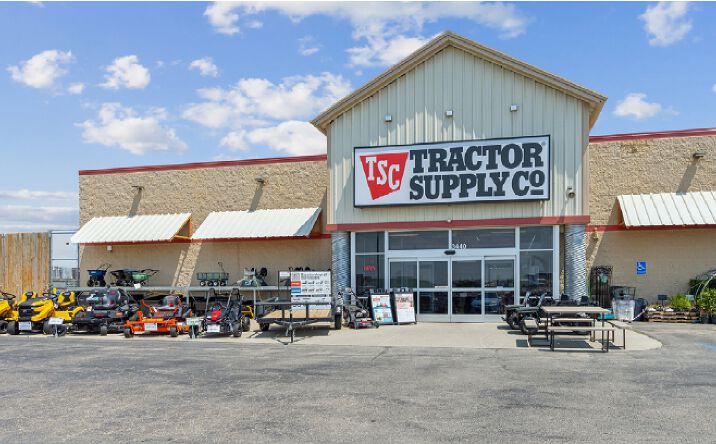 Pictures of Retail property located at 437 NH-125, Brentwood, NH 03833 for sales - image #1