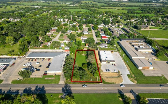 Pictures of Land property located at 1075 Lynn St, Lebanon, MO 65536 for sales - image #1