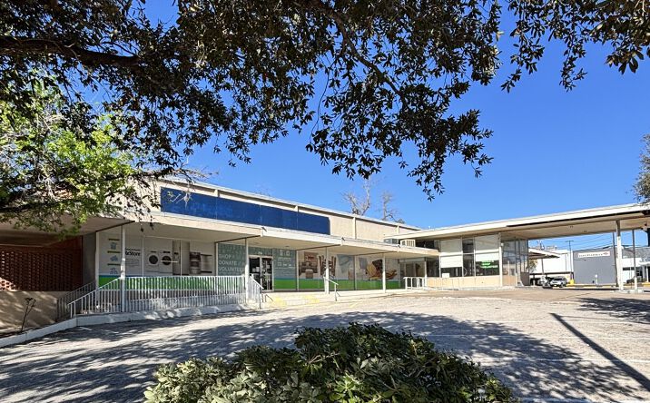 Pictures of Office, Retail property located at 256 W Court St, Seguin, TX 78155 for sales - image #1