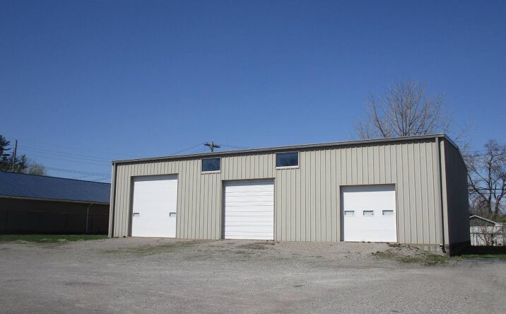 Pictures of Office property located at 1214 Oak Street / HWY 14, Carmi, IL 62821 for sales - image #1