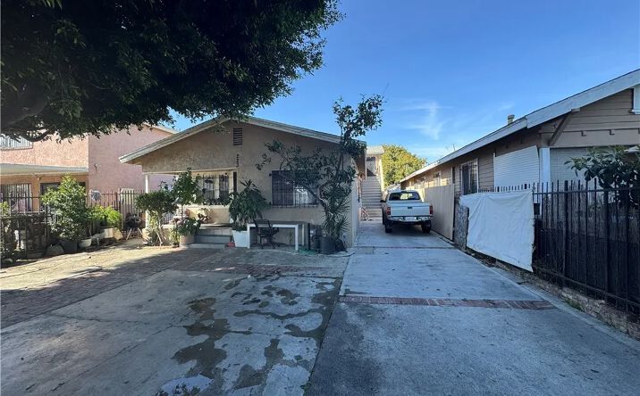 Pictures of Multifamily property located at 223 E 55th, Los Angeles, CA 90011 for sales - image #1