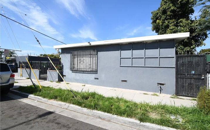 Pictures of Multifamily property located at 19 E 69th Street, Long Beach, CA 90805 for sales - image #1