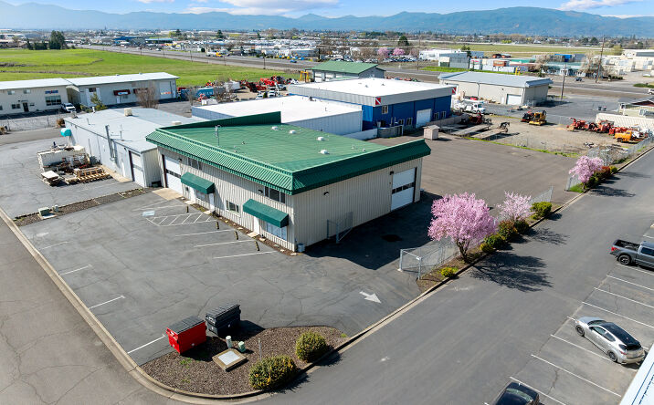 Pictures of Retail, Industrial, Special Purpose property located at 6062 Crater Lake Ave, Central Point, OR 97502 for sales - image #1