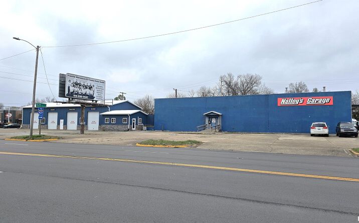 Pictures of Retail, Industrial property located at 804 N PARK Avenue, Herrin, IL 62948 for sales - image #1