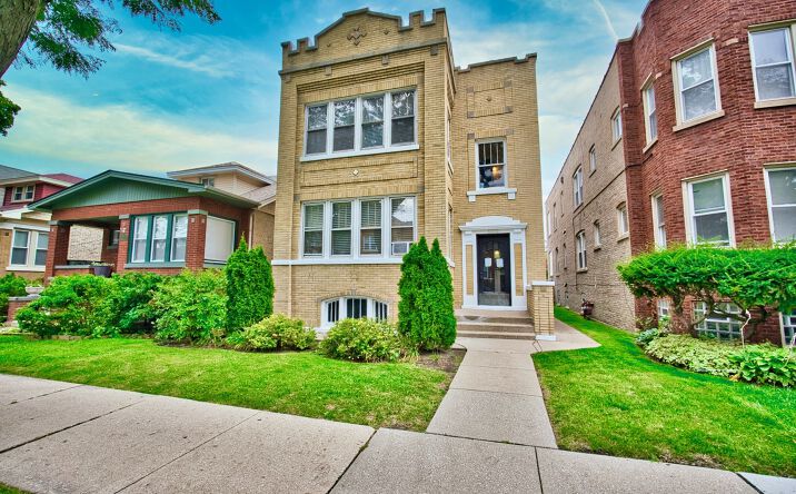 Pictures of Multifamily property located at 6609 N Artesian Avenue, Chicago, IL 60645 for sales - image #1